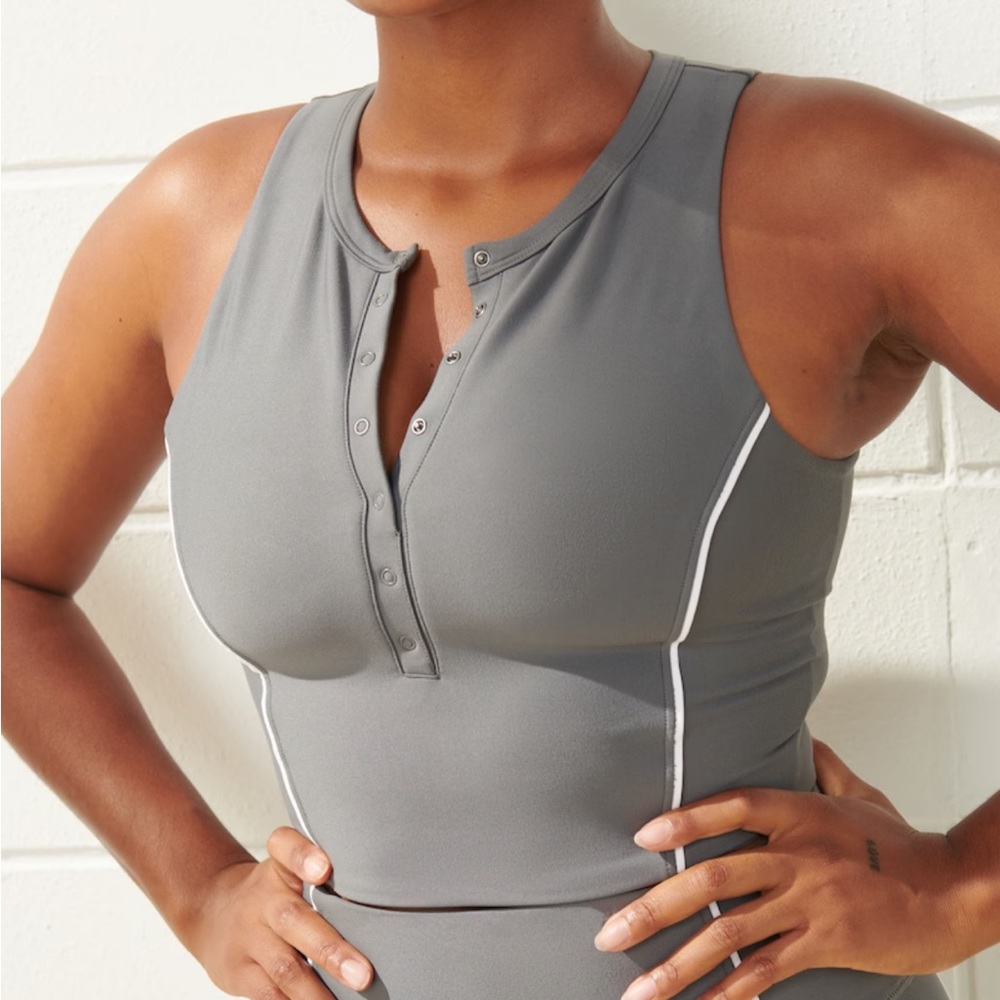 ABERCROMBIE YPB sculptLUX Curve Love Plunge Henley Slim Tank NWT - Picture 2 of 13